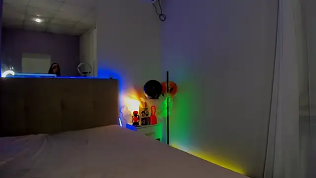 Laura Leee online show from 11-07-25, 06:29