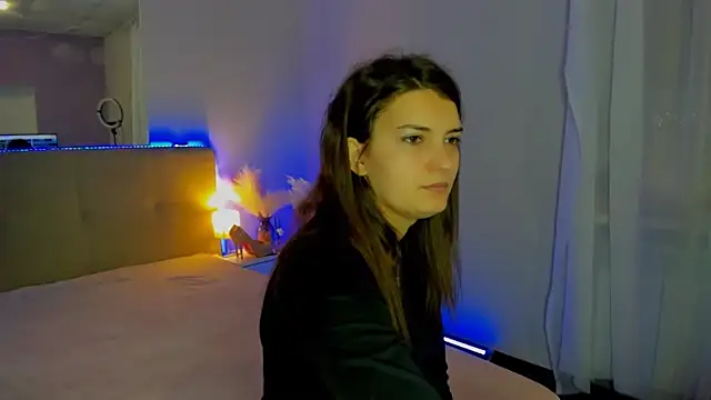 Laura Leee online show from 11-25-25, 06:03