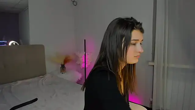 Snapshot of Laura_Leee chatting on 03-03-25, 10:17 Laura Leee online show from 03-03-25, 10:17