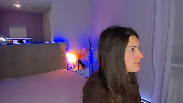 Snapshot of Laura_Leee chatting on 02-10-26, 06:12 Laura Leee online show from 02-10-26, 06:12