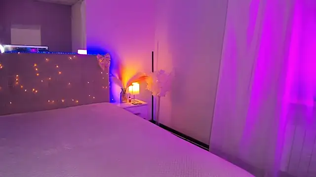 Laura Leee online show from 04-07-26, 04:58