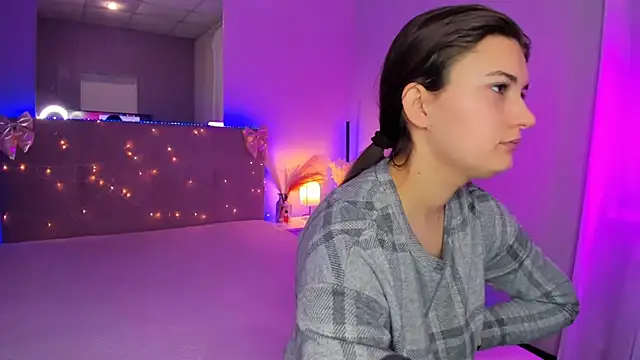 Laura Leee online show from 03-29-26, 04:58