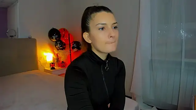 Laura Leee online show from 11-03-25, 06:29