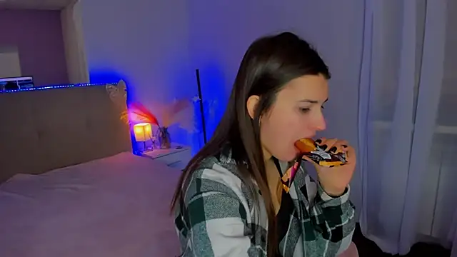 Snapshot of Laura_Leee chatting on 02-03-26, 06:51 Laura Leee online show from 02-03-26, 06:51