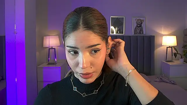 Snapshot of Madie__collins chatting on 05-07-26, 12:08 Madie collins online show from 05-07-26, 12:08
