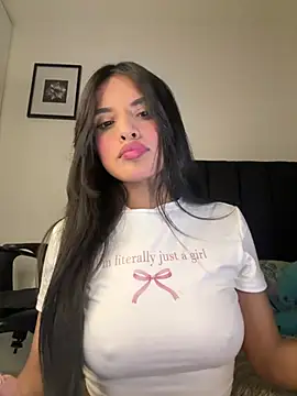 Snapshot of Dulceeany chatting on 06-18-26, 11:21 Dulceeany online show from 06-18-26, 11:21