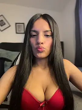 Snapshot of Dulceeany chatting on 05-05-26, 10:35 Dulceeany online show from 05-05-26, 10:35