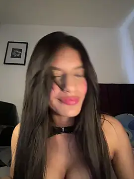 Snapshot of Dulceeany chatting on 07-15-26, 02:35 Dulceeany online show from 07-15-26, 02:35