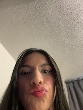 Snapshot of Dulceeany chatting on 07-25-26, 02:19 Dulceeany online show from 07-25-26, 02:19