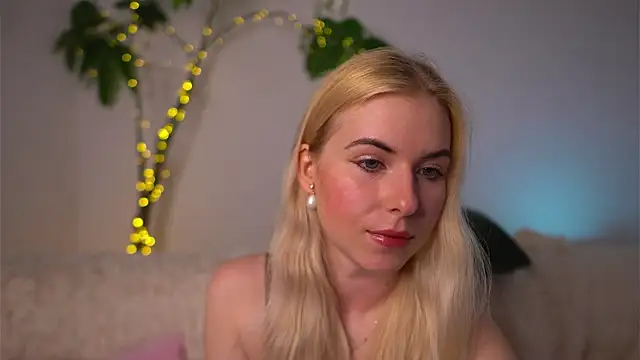 lorrie love story online show from 04-10-26, 01:51