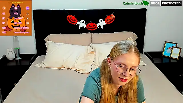 CatmintLush online show from 10-26-25, 11:49