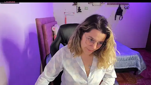 Sabrina Hall  online show from 09-09-25, 02:32