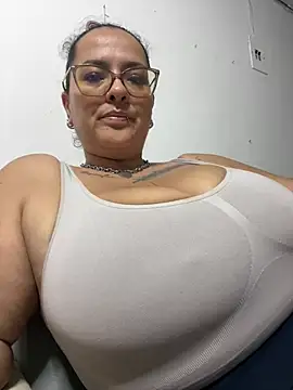 Snapshot of KarllaWalker chatting on 07-20-26, 01:35 KarllaWalker online show from 07-20-26, 01:35