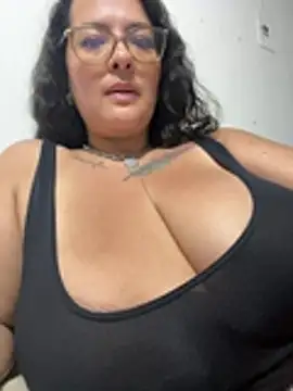 Snapshot of KarllaWalker chatting on 05-27-26, 01:57 KarllaWalker online show from 05-27-26, 01:57