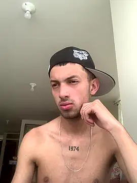 Snapshot of Dylan_west chatting on 10-25-25, 05:13 Dylan west online show from 10-25-25, 05:13