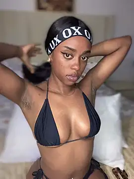 Snapshot of BhadBhad_Kitty chatting on 03-16-25, 05:36 BhadBhad Kitty online show from 03-16-25, 05:36