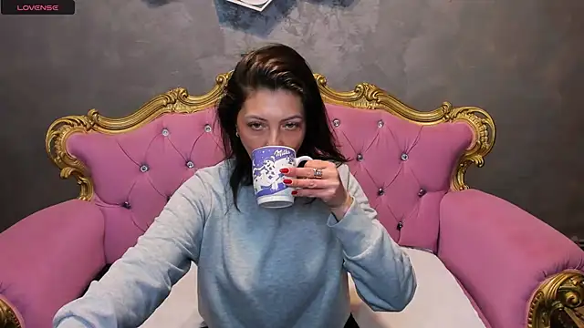 Snapshot of DivinSandra chatting on 05-05-26, 06:05 DivinSandra online show from 05-05-26, 06:05