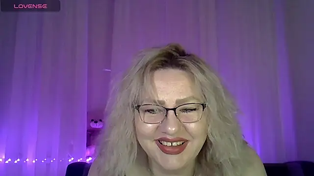 Snapshot of AngelinaGlam chatting on 05-17-26, 04:29 AngelinaGlam online show from 05-17-26, 04:29