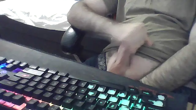 Snapshot of squiddy_69 chatting on 09-27-25, 02:07 squiddy 69 online show from 09-27-25, 02:07