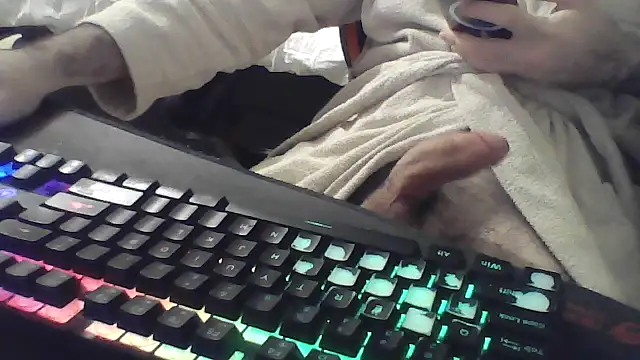 Snapshot of squiddy_69 chatting on 10-23-25, 04:33 squiddy 69 online show from 10-23-25, 04:33