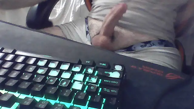 Snapshot of squiddy_69 chatting on 10-13-25, 12:45 squiddy 69 online show from 10-13-25, 12:45