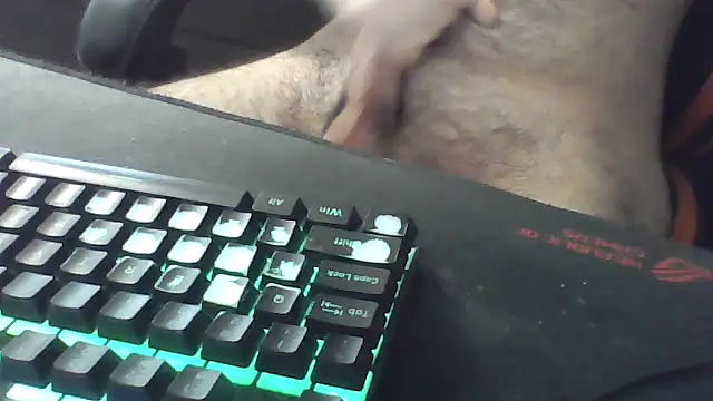 Snapshot of squiddy_69 chatting on 10-26-25, 08:15 squiddy 69 online show from 10-26-25, 08:15