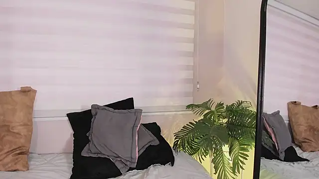 Snapshot of ariana_rosse__ chatting on 03-18-25, 03:55 ariana rosse   online show from 03-18-25, 03:55