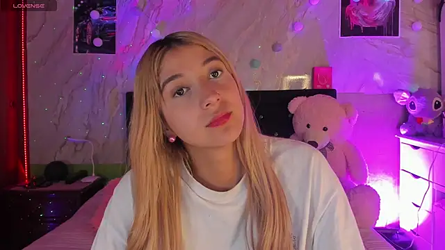 Snapshot of ariana_rosse__ chatting on 09-29-25, 11:05 ariana rosse   online show from 09-29-25, 11:05