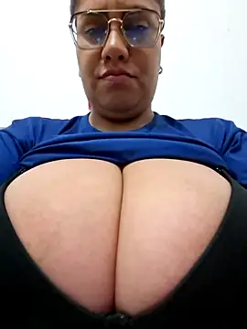 Snapshot of federica_bigboobs chatting on 06-18-26, 02:32 federica bigboobs online show from 06-18-26, 02:32