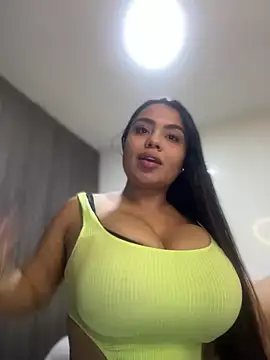 Snapshot of valeria2019hot chatting on 12-14-24, 02:11 valeria2019hot online show from 12-14-24, 02:11