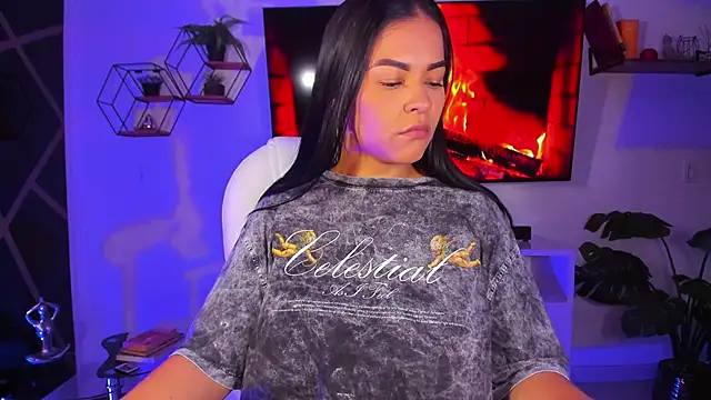 Snapshot of valeria2019hot chatting on 09-18-25, 01:14 valeria2019hot online show from 09-18-25, 01:14