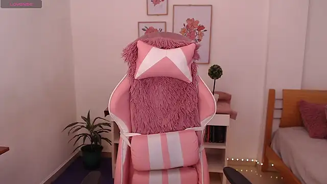 Snapshot of Dahlia__espresso chatting on 02-18-26, 08:05 Dahlia espresso online show from 02-18-26, 08:05