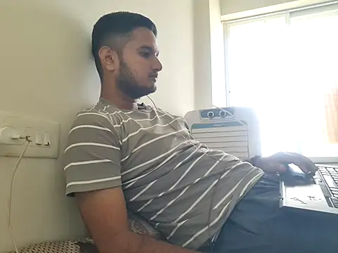 Snapshot of Jonrobinso chatting on 06-18-26, 04:33 Jonrobinso online show from 06-18-26, 04:33