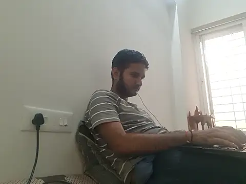 Snapshot of Jonrobinso chatting on 05-17-26, 01:33 Jonrobinso online show from 05-17-26, 01:33