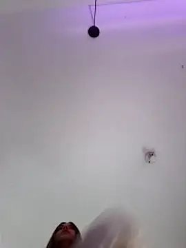 Snapshot of Maralains chatting on 03-20-26, 02:01 Maralains online show from 03-20-26, 02:01