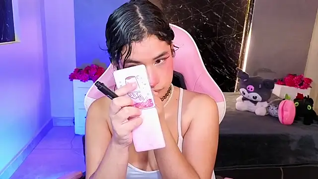 Snapshot of BonnieTaylor0 chatting on 09-19-25, 03:43 BonnieTaylor0 online show from 09-19-25, 03:43