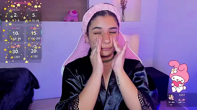 Snapshot of BonnieTaylor0 chatting on 03-17-25, 01:35 BonnieTaylor0 online show from 03-17-25, 01:35