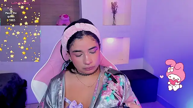 Snapshot of BonnieTaylor0 chatting on 03-11-25, 03:36 BonnieTaylor0 online show from 03-11-25, 03:36