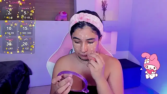 Snapshot of BonnieTaylor0 chatting on 03-15-25, 03:18 BonnieTaylor0 online show from 03-15-25, 03:18