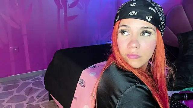 Snapshot of MelaniieRoux chatting on 03-22-25, 06:00 MelaniieRoux online show from 03-22-25, 06:00