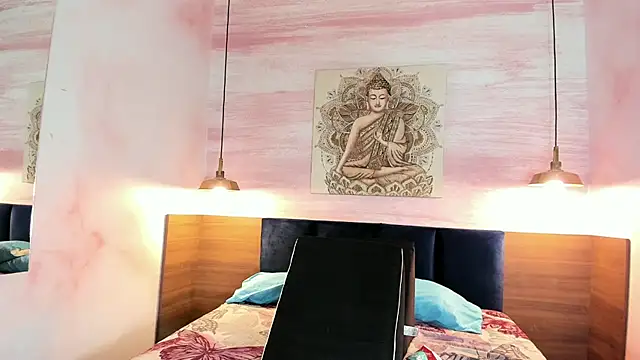 Snapshot of MelaniieRoux chatting on 02-21-26, 07:27 MelaniieRoux online show from 02-21-26, 07:27