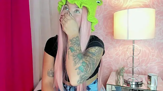 MelaniieRoux online show from 11-07-25, 07:40