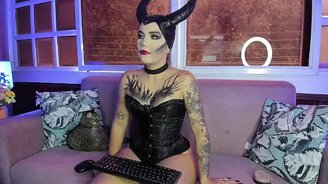 Snapshot of MelaniieRoux chatting on 10-13-25, 07:37 MelaniieRoux online show from 10-13-25, 07:37