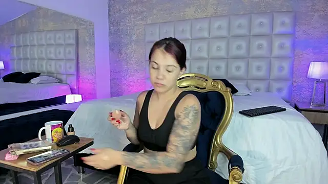 Snapshot of MelaniieRoux chatting on 09-19-25, 11:47 MelaniieRoux online show from 09-19-25, 11:47