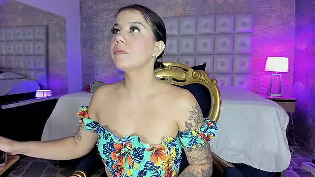 Snapshot of MelaniieRoux chatting on 09-30-25, 11:49 MelaniieRoux online show from 09-30-25, 11:49