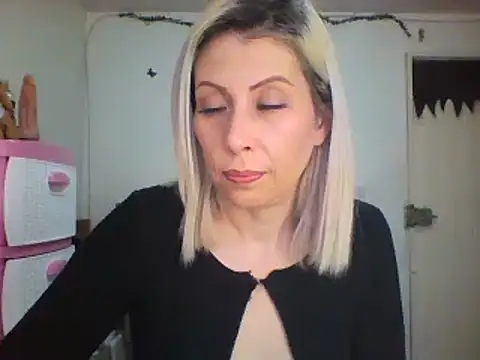 Snapshot of alixia81 chatting on 02-02-25, 01:41 alixia81 online show from 02-02-25, 01:41