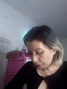 Snapshot of alixia81 chatting on 09-09-25, 11:36 alixia81 online show from 09-09-25, 11:36