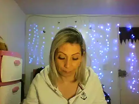 Snapshot of alixia81 chatting on 02-21-25, 11:21 alixia81 online show from 02-21-25, 11:21