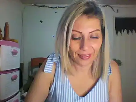 Snapshot of alixia81 chatting on 02-02-25, 02:59 alixia81 online show from 02-02-25, 02:59