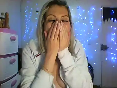 Snapshot of alixia81 chatting on 02-22-25, 02:28 alixia81 online show from 02-22-25, 02:28
